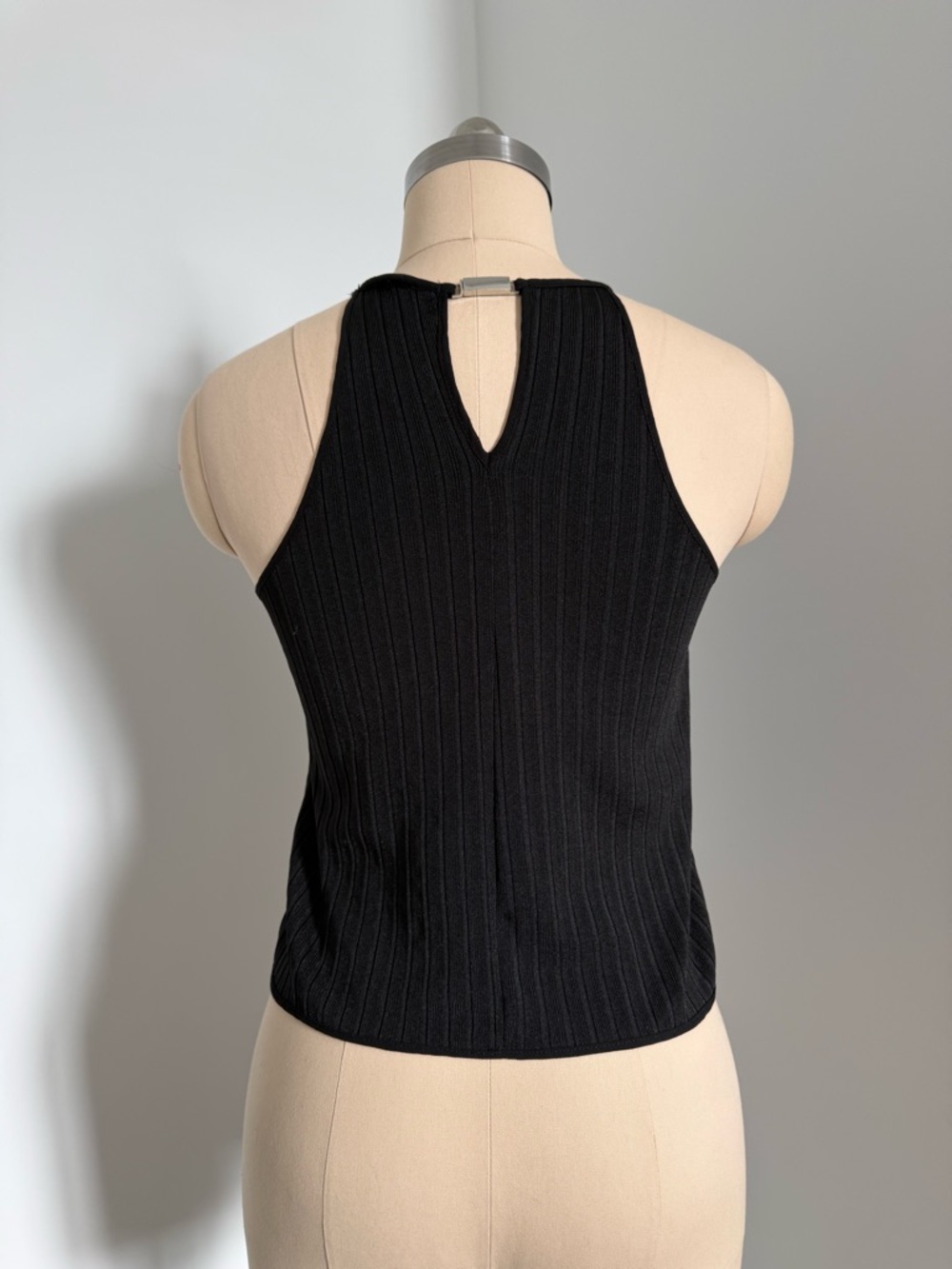 ZARA Halter Smooth Ribbed Tank - Picture 4 of 11